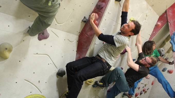 Sie klettern in der Brugger Altstadt um die Wette und trotzen der&nbsp;Schwerkraft