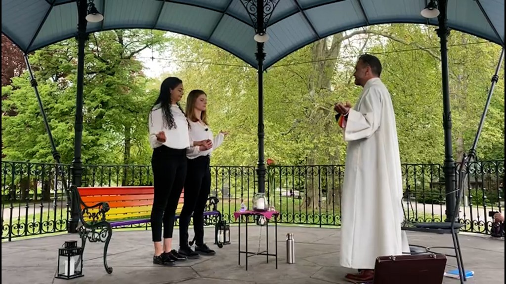 Katholischer Seelsorger segnet Zürcher Homosexuelle